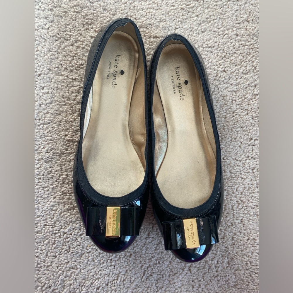 Kate Spade Patent Black Leather Flats with Bow. Logo Bar in Bow - Size 10